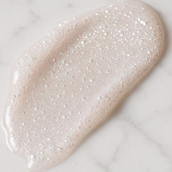 Serenique Beauty pinco serum xəttinin parıldayan mikro-damcı teksturası