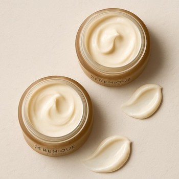 Serenique Beauty pin co nəmləndirici kreminin ipək kimi qat-qat teksturası